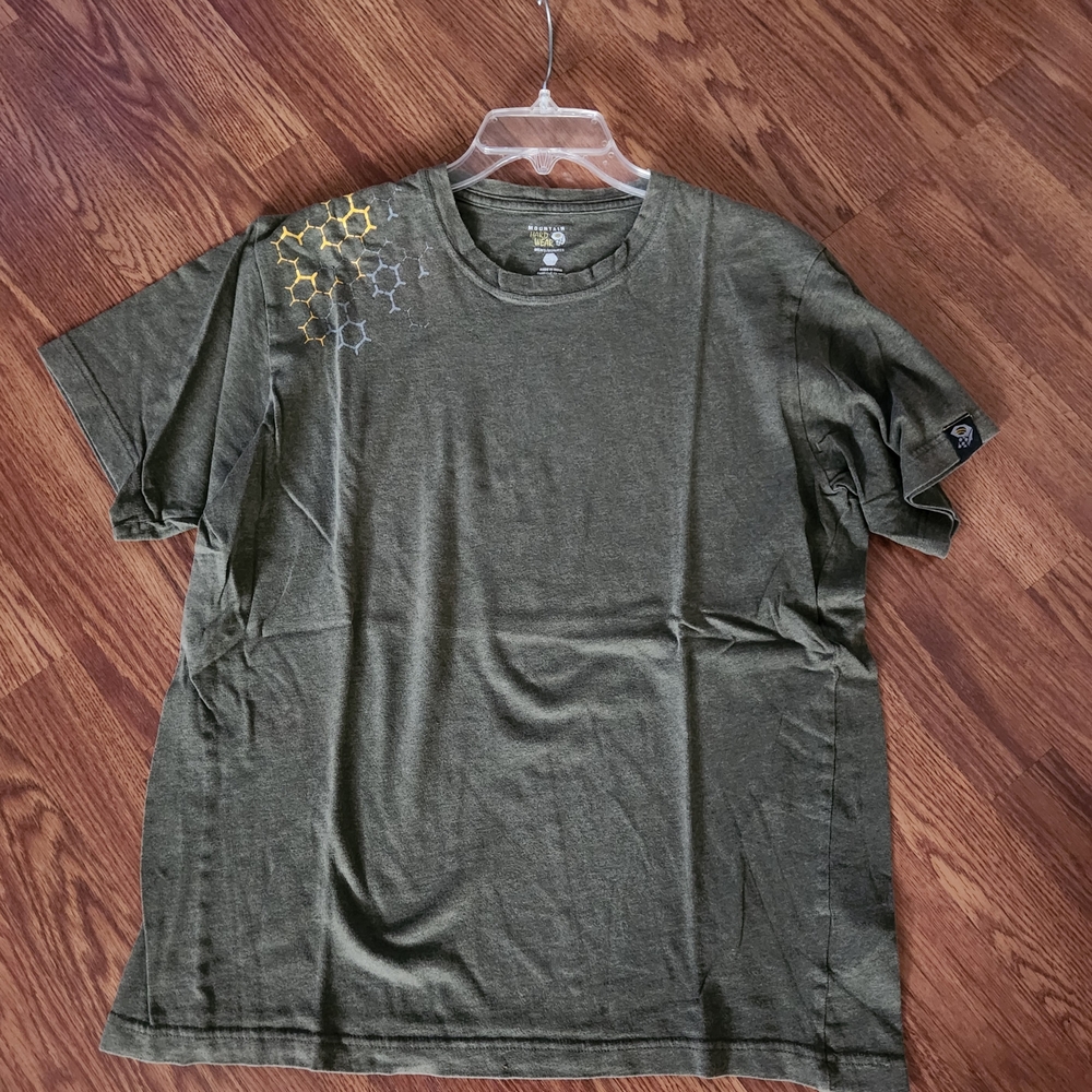 Mountain Hardwear Dark Green Men's Tee with Hexagon Design